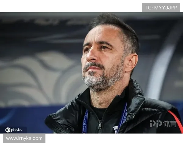 两个月冰火两重天：佩雷拉的掌声与嘘声