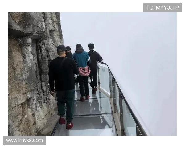 太行栈道惊魂：坠崖阴影下的户外安全之困